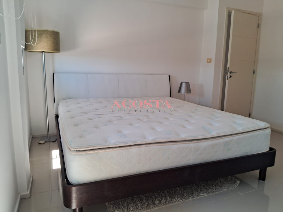 Apartamento ID.152 - pent house en zona de playa brava 