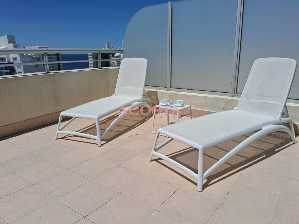 Apartamento ID.152 - pent house en zona de playa brava 