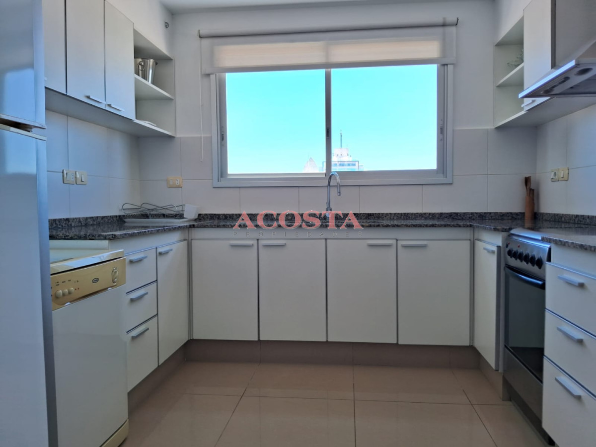 Apartamento ID.152 - pent house en zona de playa brava 