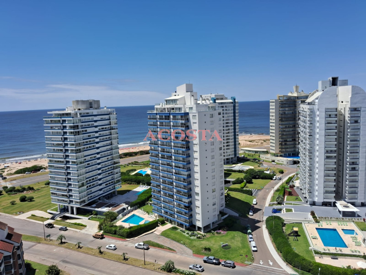 Apartamento ID.152 - pent house en zona de playa brava 