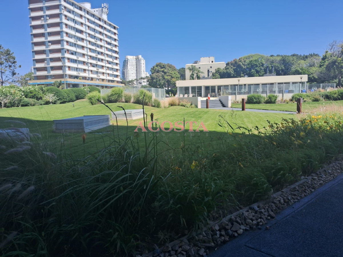 Apartamento ID.152 - pent house en zona de playa brava 