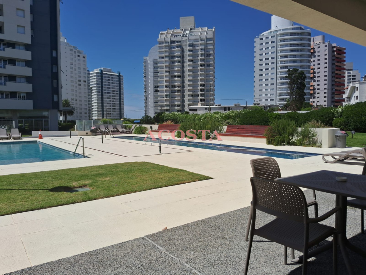 Apartamento ID.152 - pent house en zona de playa brava 