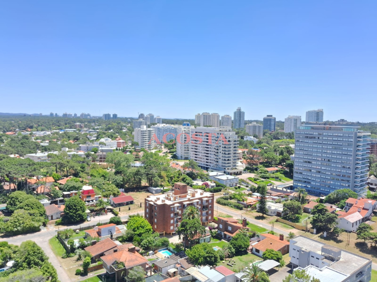 Apartamento ID.152 - pent house en zona de playa brava 