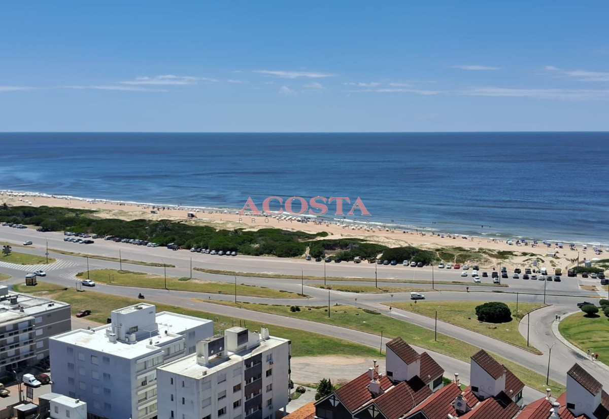 Apartamento ID.152 - pent house en zona de playa brava 