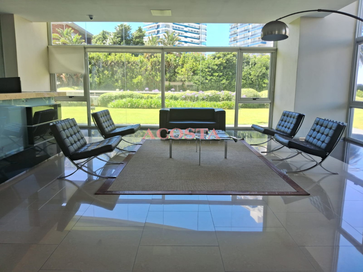 Apartamento ID.152 - pent house en zona de playa brava 
