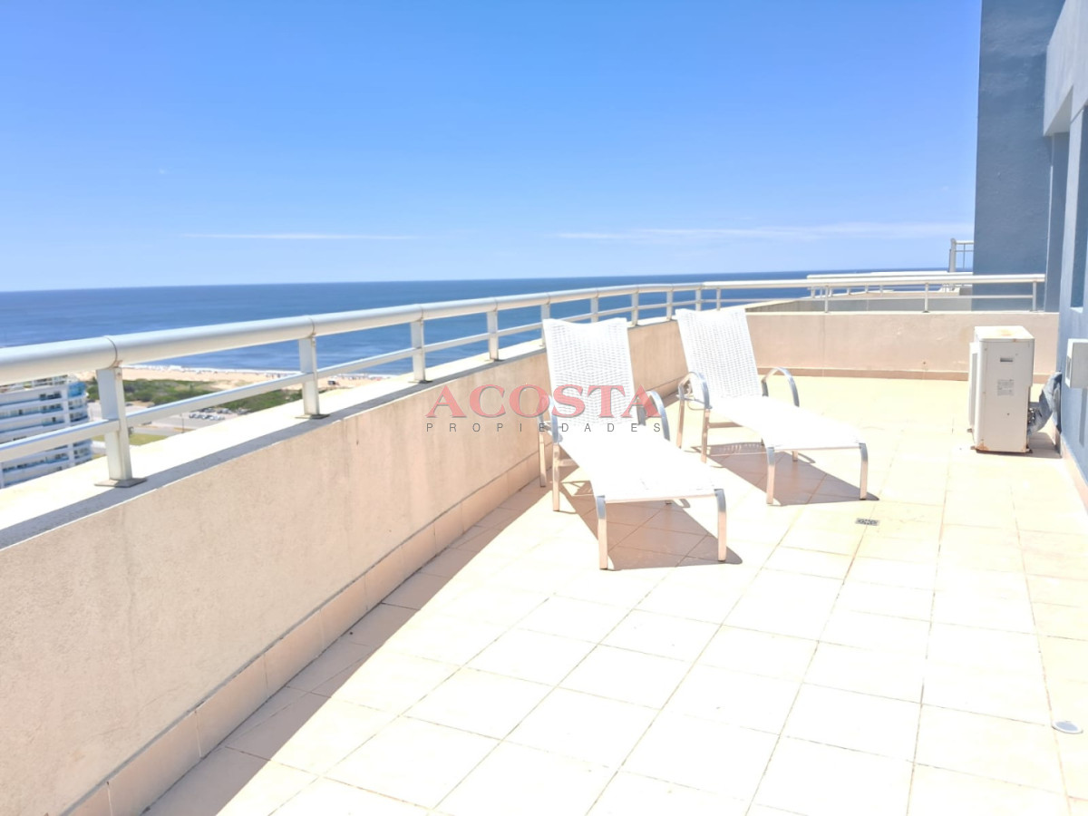 Apartamento ID.152 - pent house en zona de playa brava 