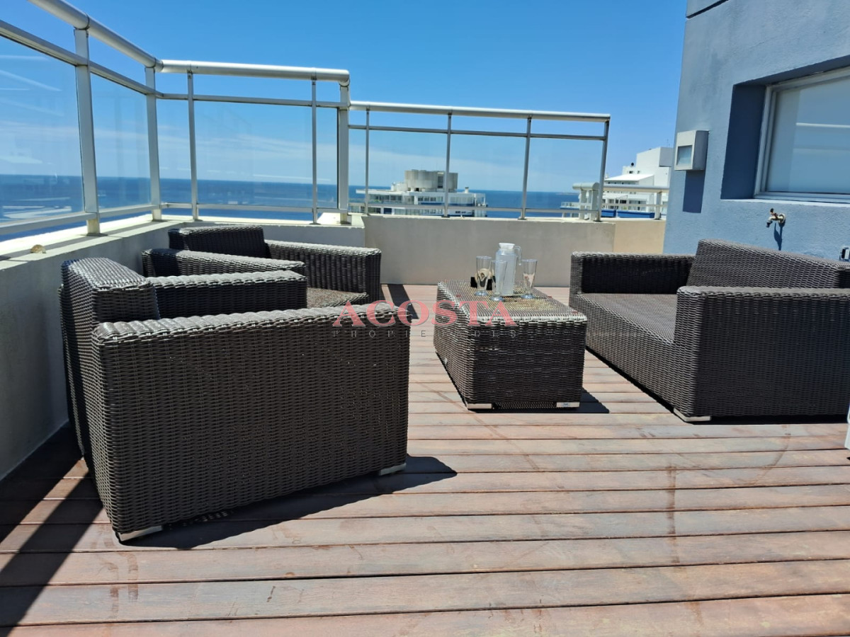 Apartamento ID.152 - pent house en zona de playa brava 