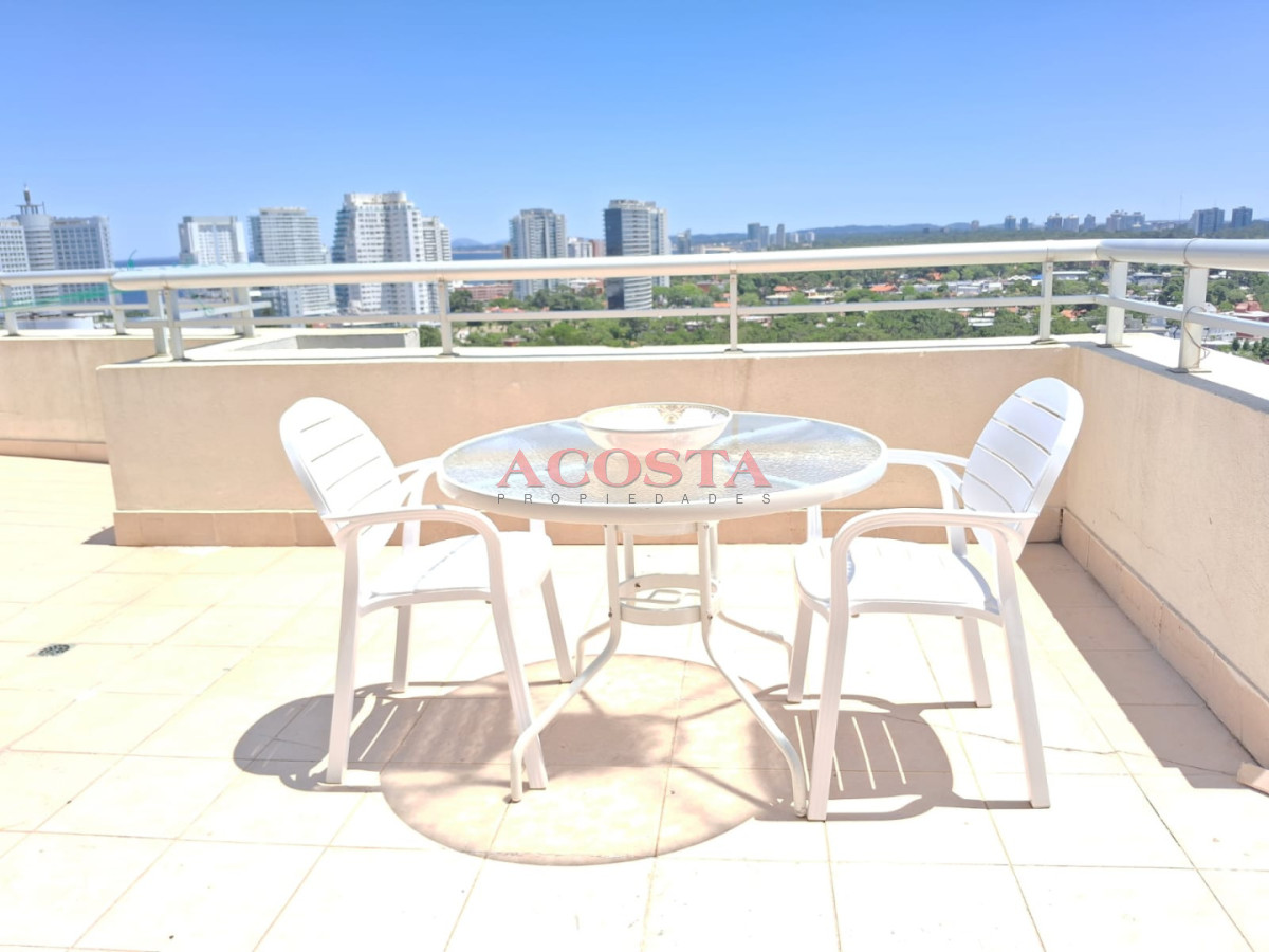 Apartamento ID.152 - pent house en zona de playa brava 