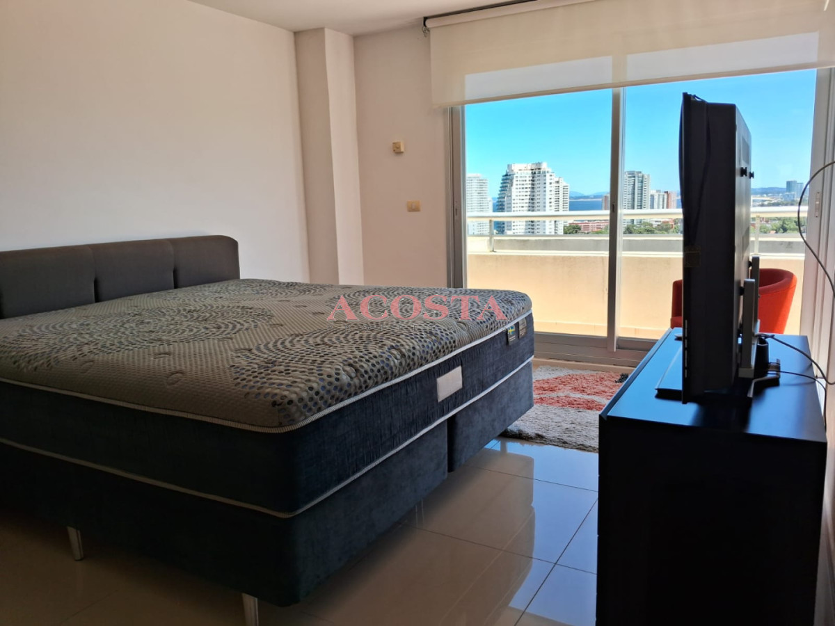 Apartamento ID.152 - pent house en zona de playa brava 