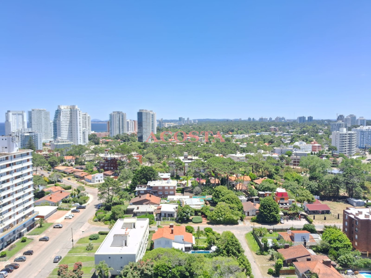 Apartamento ID.152 - pent house en zona de playa brava 