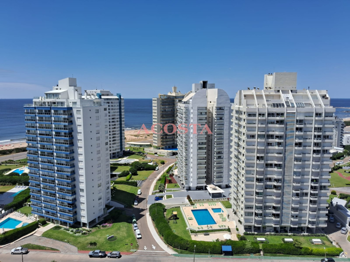 Apartamento ID.152 - pent house en zona de playa brava 
