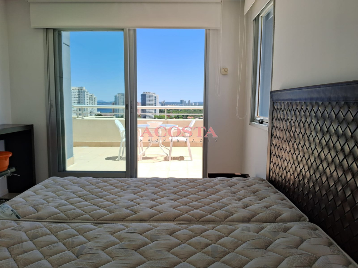 Apartamento ID.152 - pent house en zona de playa brava 