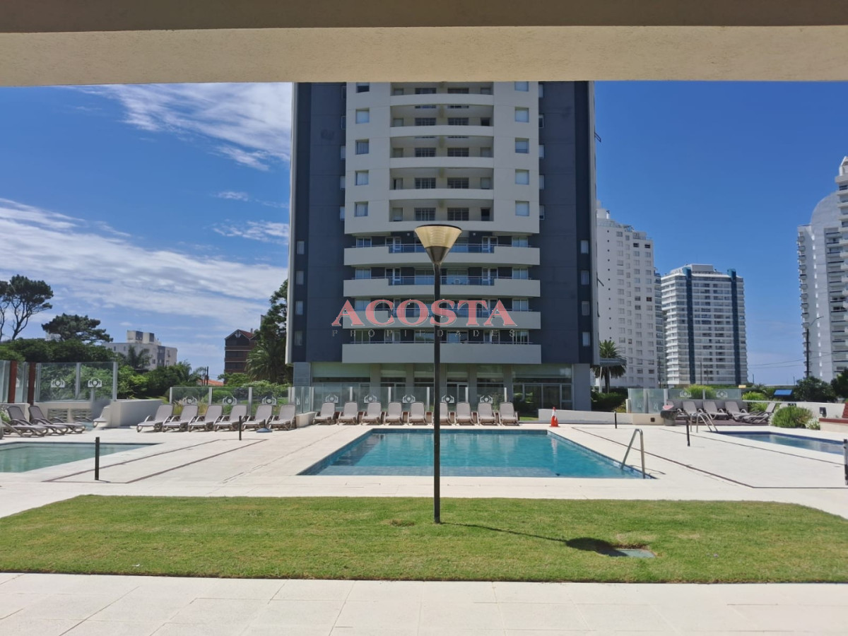 Apartamento ID.152 - pent house en zona de playa brava 