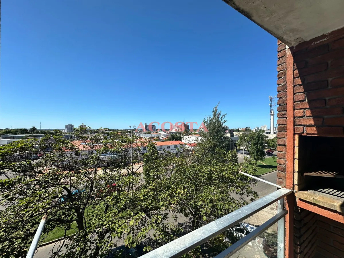Apartamento ID.230 - Apartamento con parrillero propio, centro de Maldonado