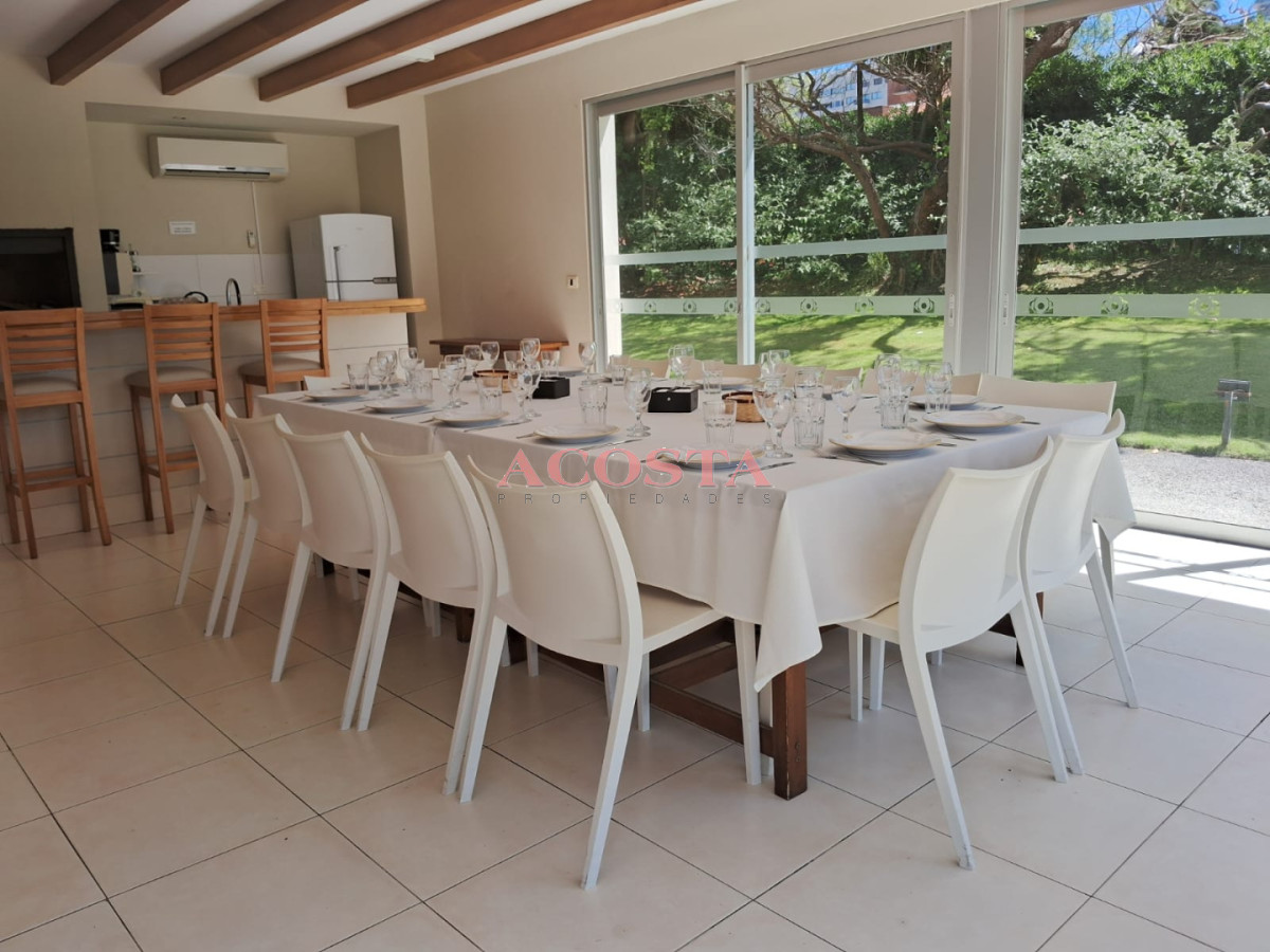 Apartamento ID.152 - pent house en zona de playa brava 