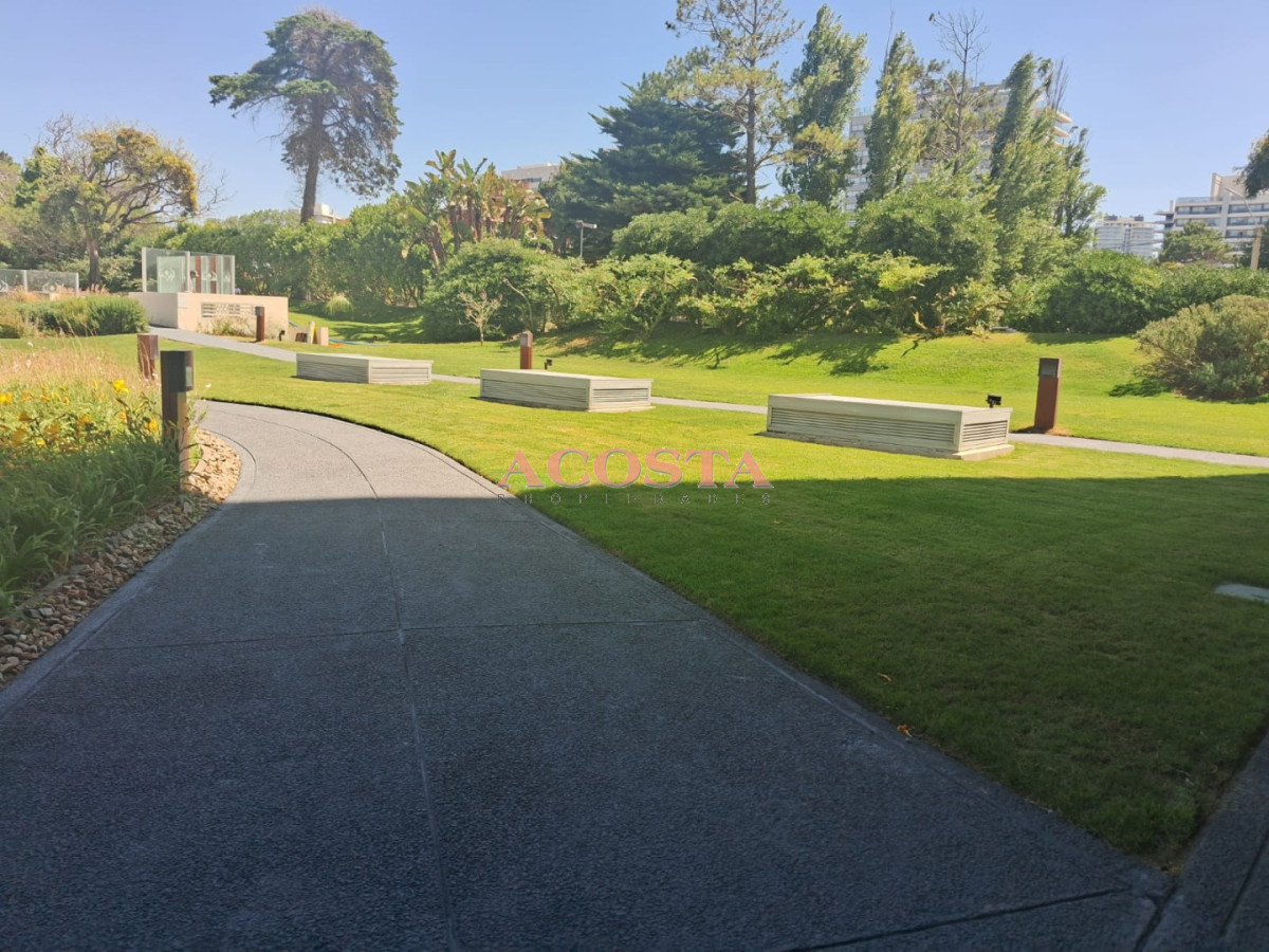 Apartamento ID.152 - pent house en zona de playa brava 