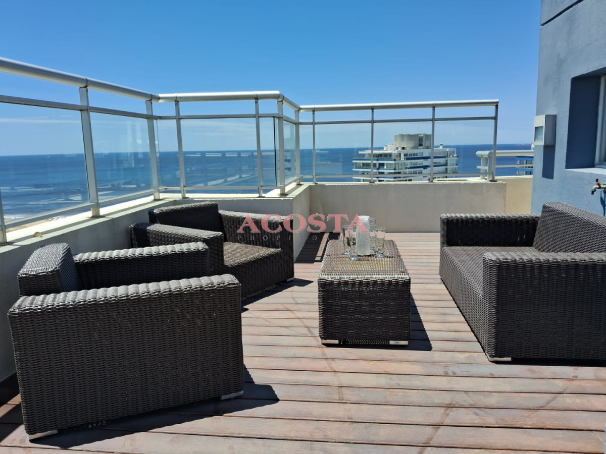 Apartamento ID.152 - pent house en zona de playa brava 