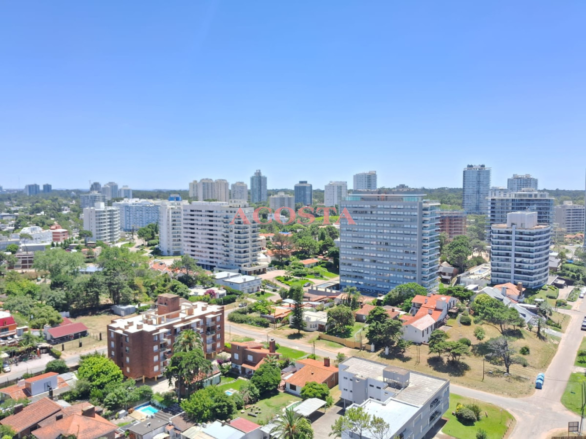 Apartamento ID.152 - pent house en zona de playa brava 