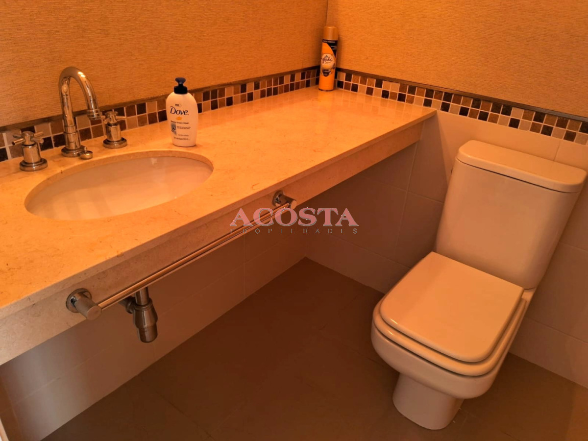 Apartamento ID.152 - pent house en zona de playa brava 