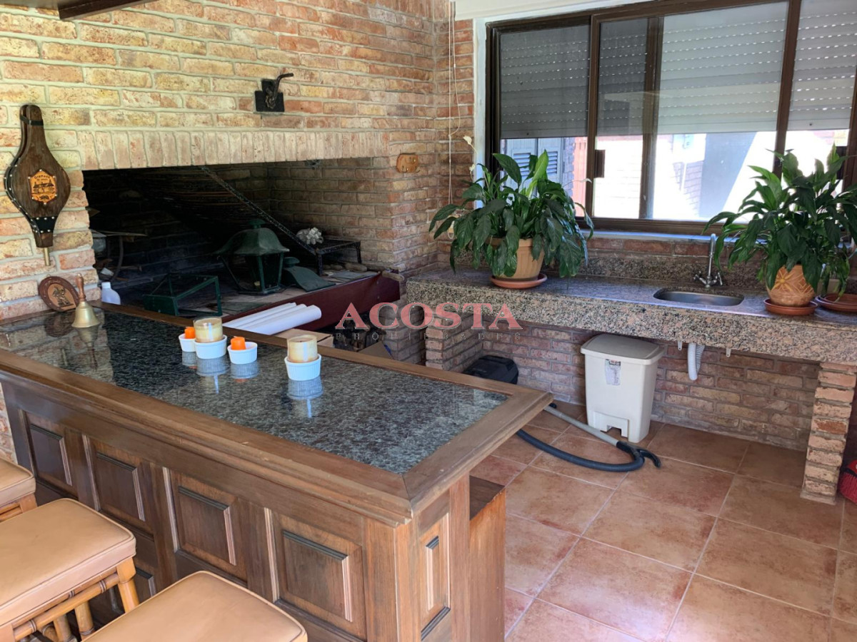 Casa ID.189 - Oportunidad en Playa Mansa 