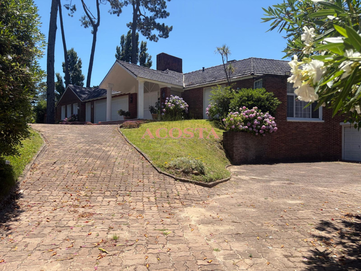 Casa ID.185 - zona de Colegios 