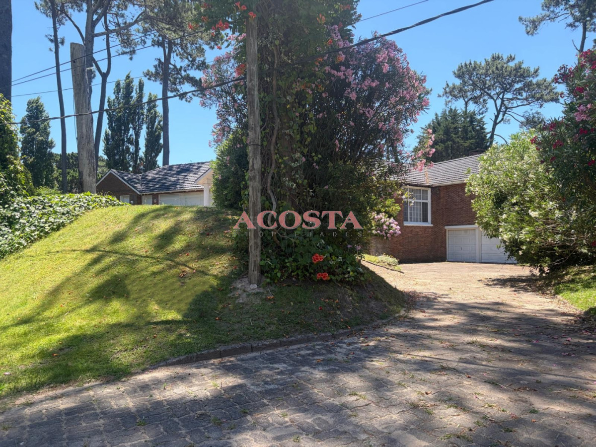 Casa ID.185 - zona de Colegios 