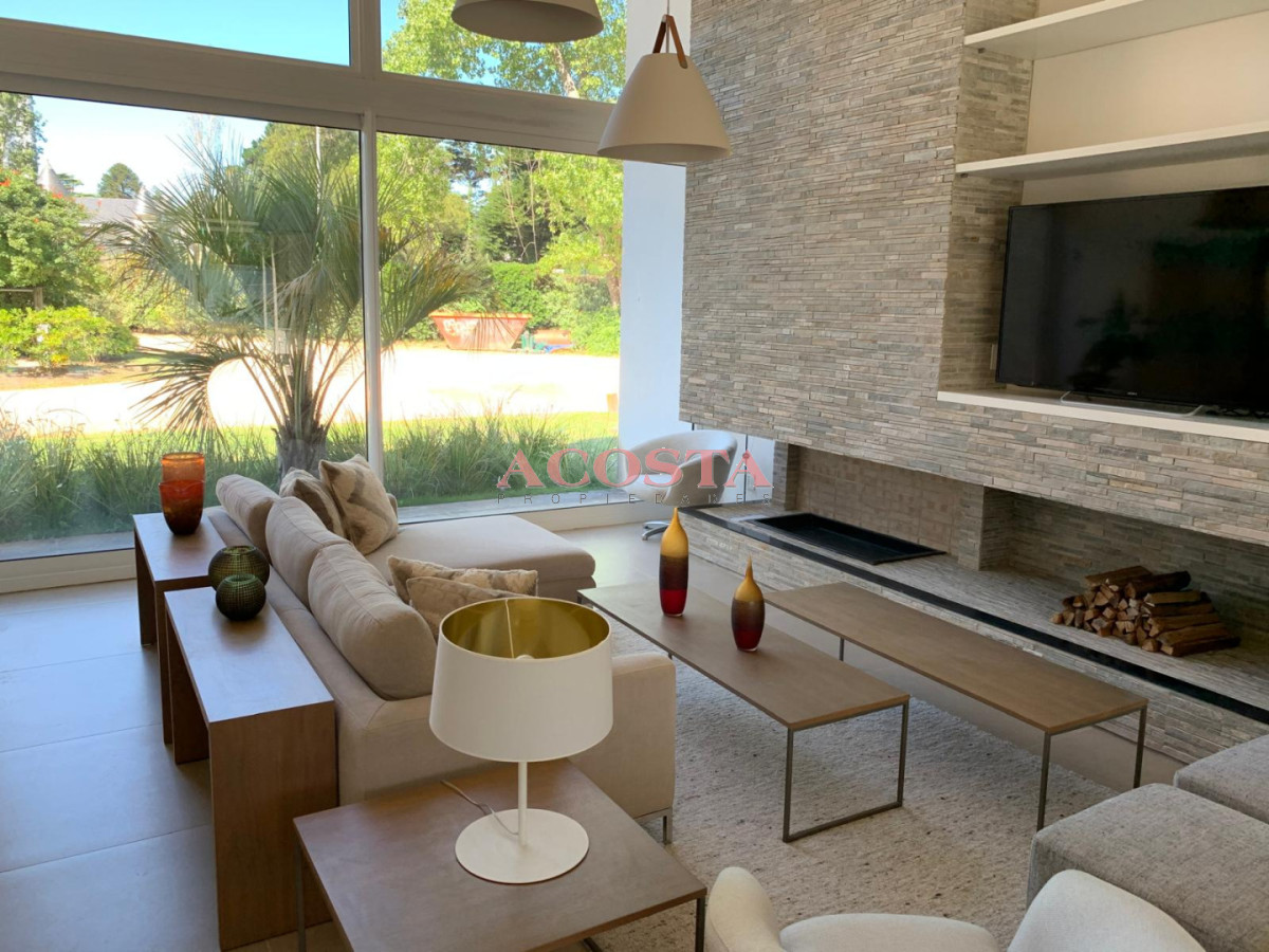 Casa ID.235 - Casa moderna de excelente construcción 