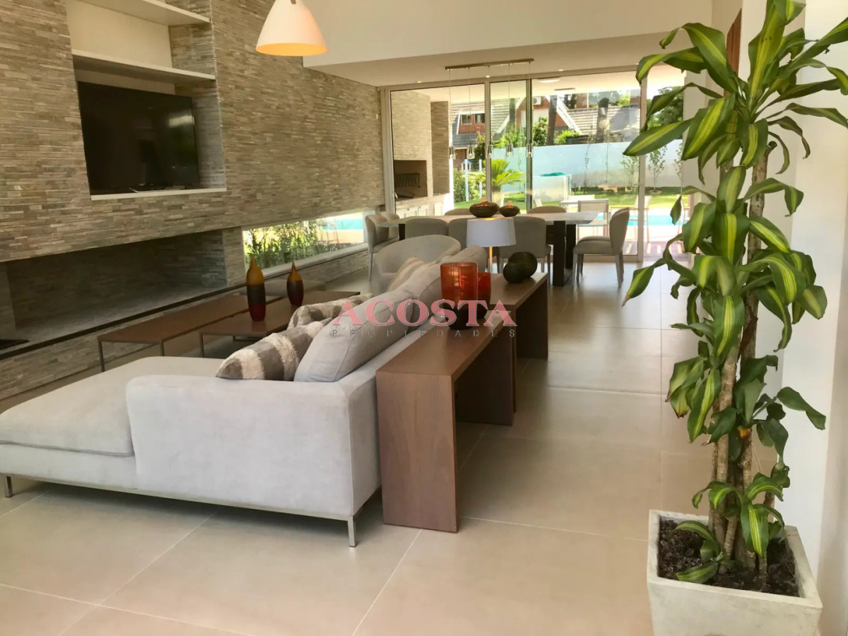 Casa ID.235 - Casa moderna de excelente construcción 