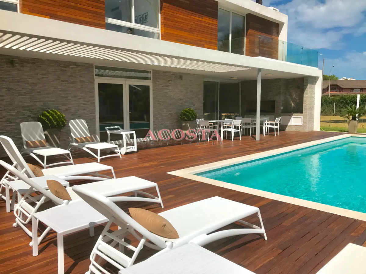 Casa ID.235 - Casa moderna de excelente construcción 