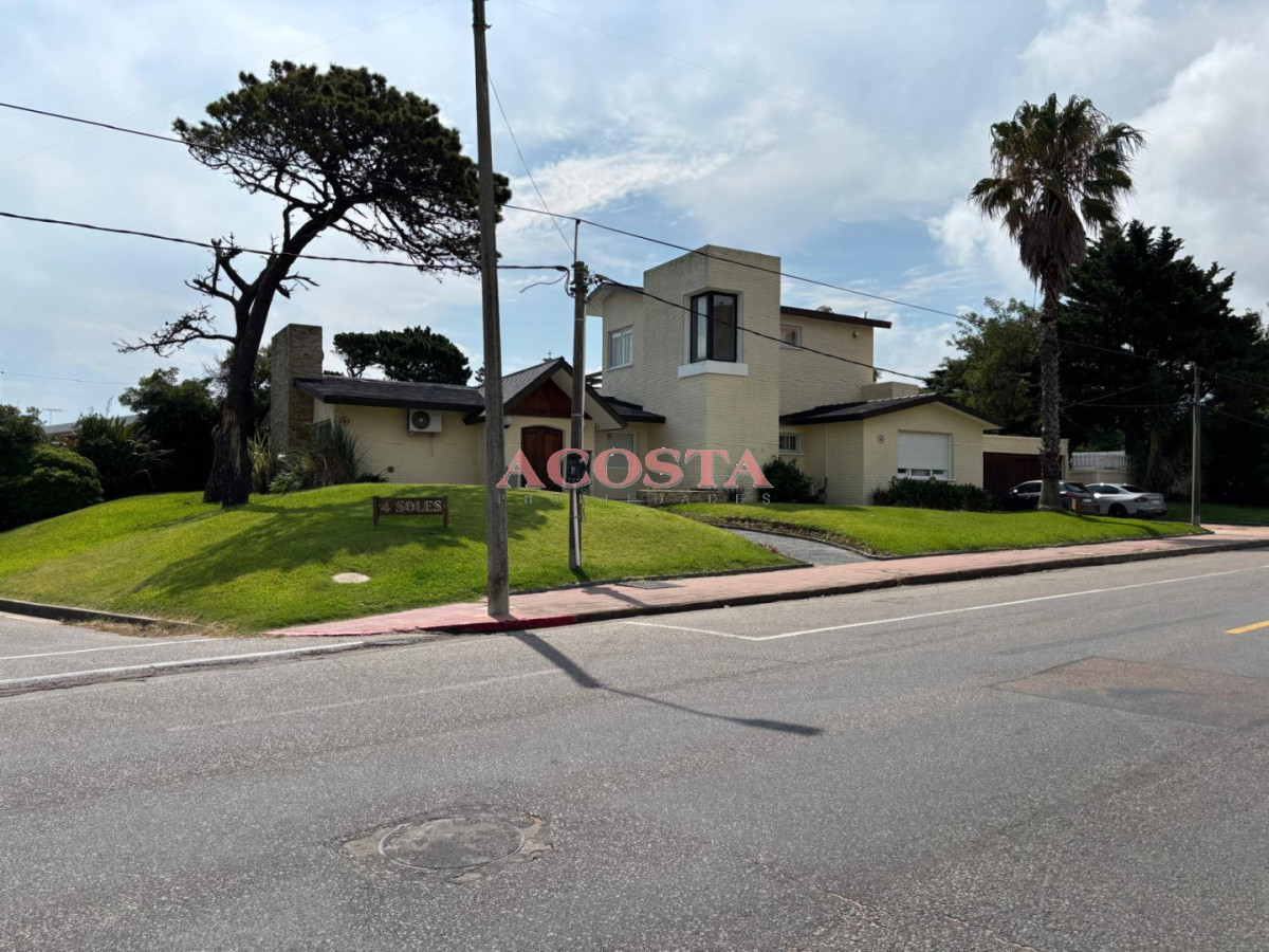 Casa ID.249 - Opotunidad en playa Mansa 