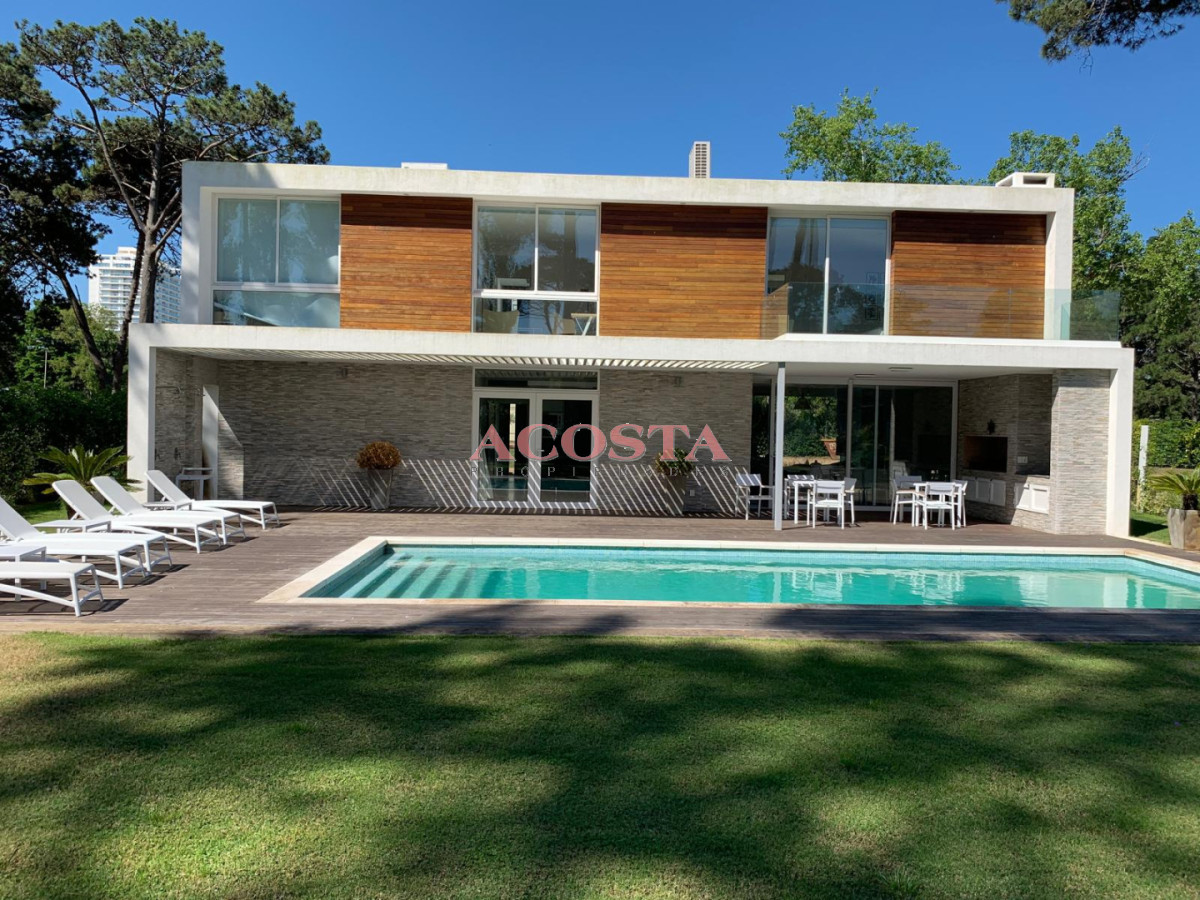 Casa ID.235 - Casa moderna de excelente construcción 