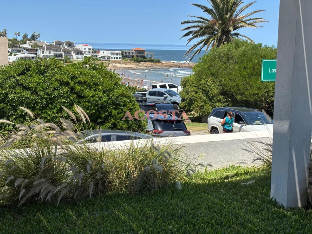 Casa ID.232 - Hermosa casa con vista al mar a metros de Playa Los Cangrejos 