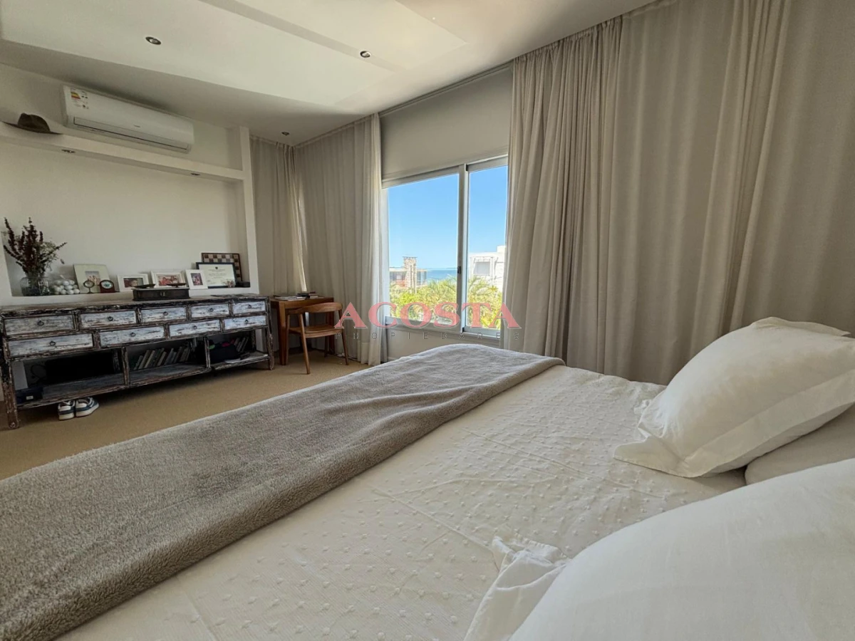 Casa ID.232 - Hermosa casa con vista al mar a metros de Playa Los Cangrejos 