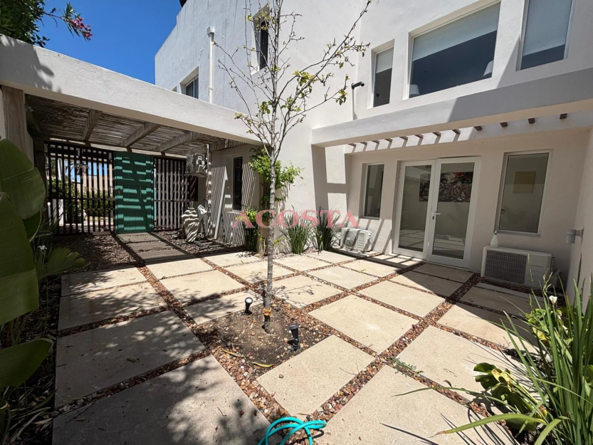 Casa ID.232 - Hermosa casa con vista al mar a metros de Playa Los Cangrejos 