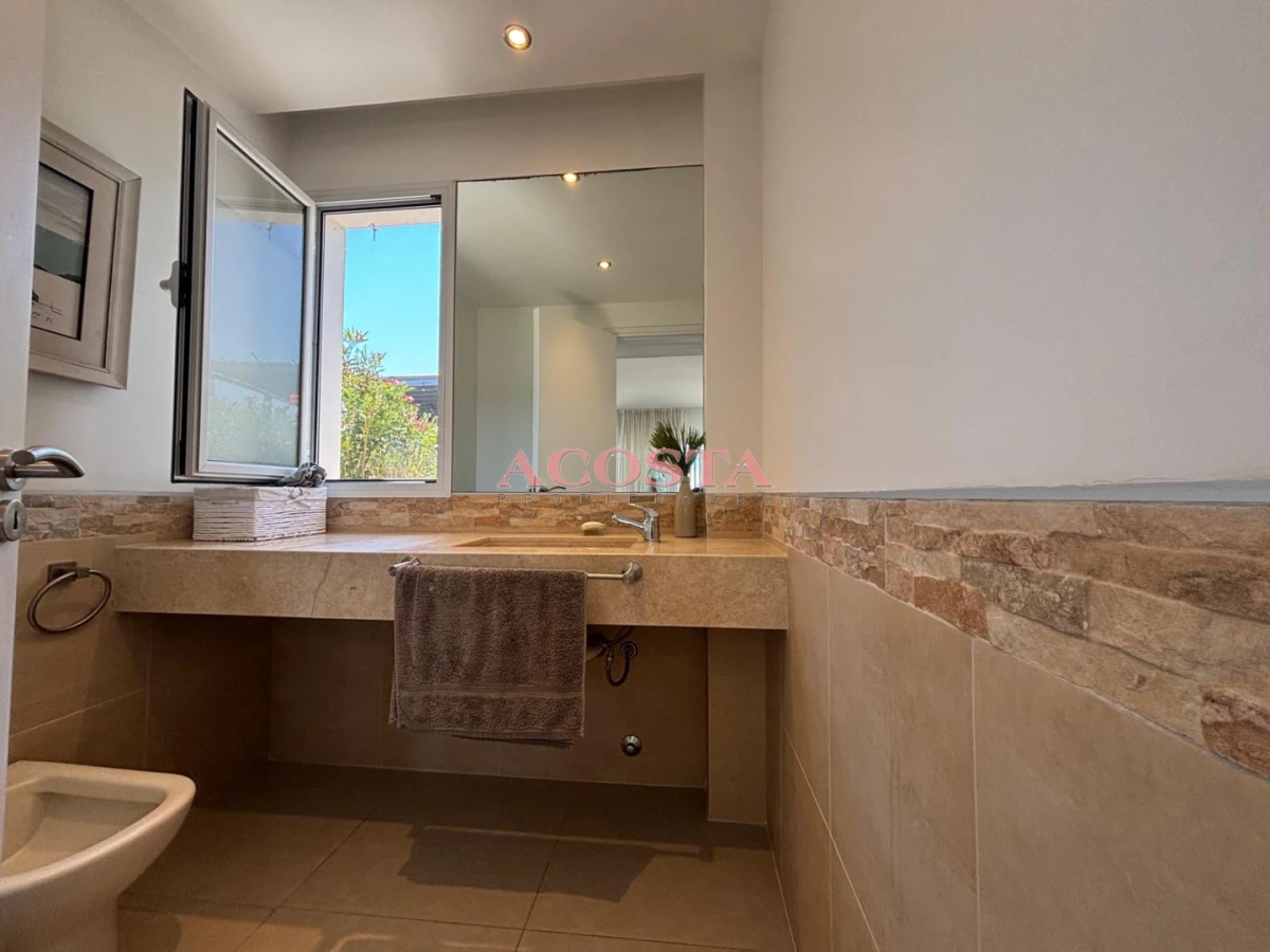 Casa ID.232 - Hermosa casa con vista al mar a metros de Playa Los Cangrejos 