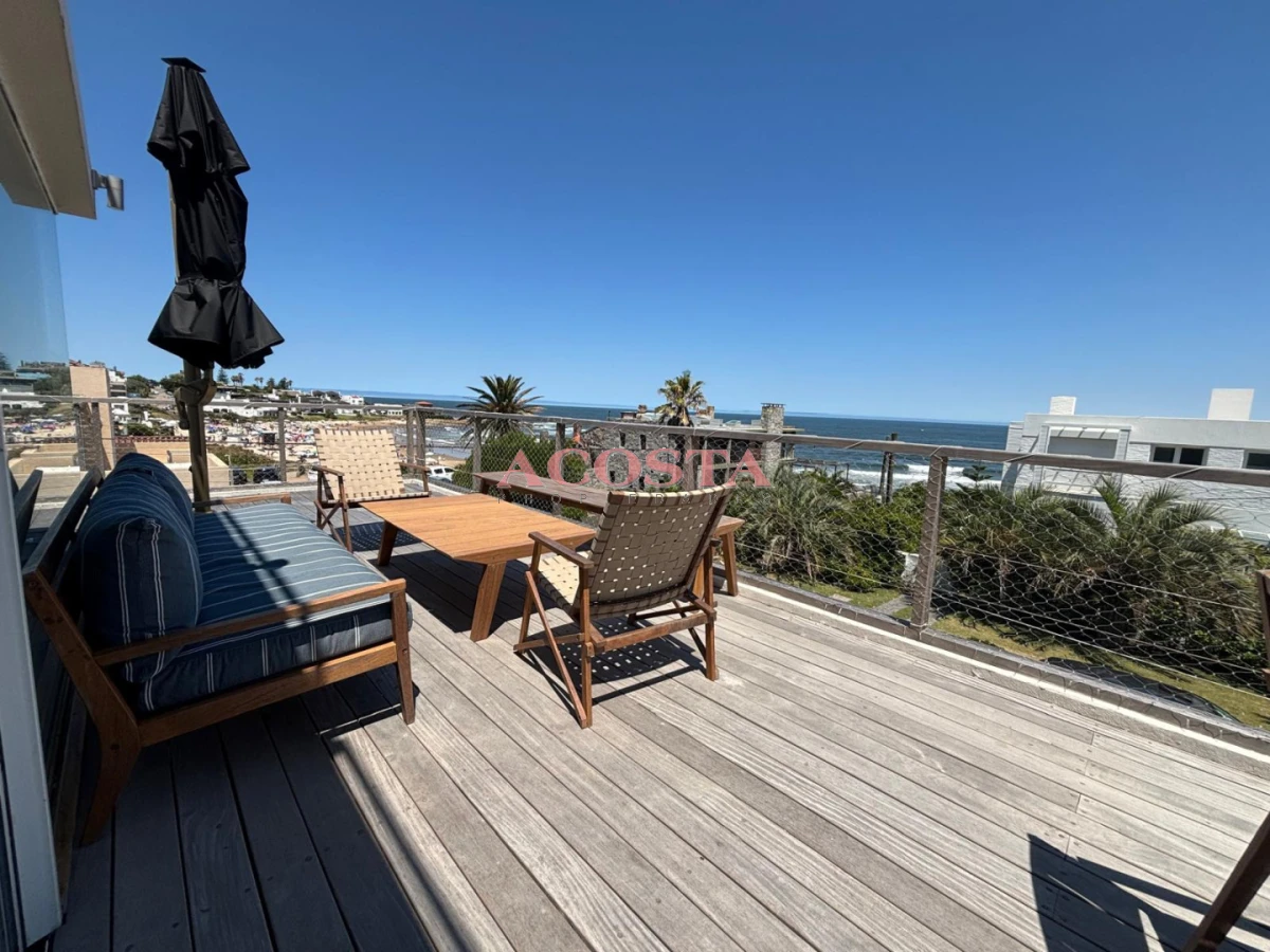 Casa ID.232 - Hermosa casa con vista al mar a metros de Playa Los Cangrejos 