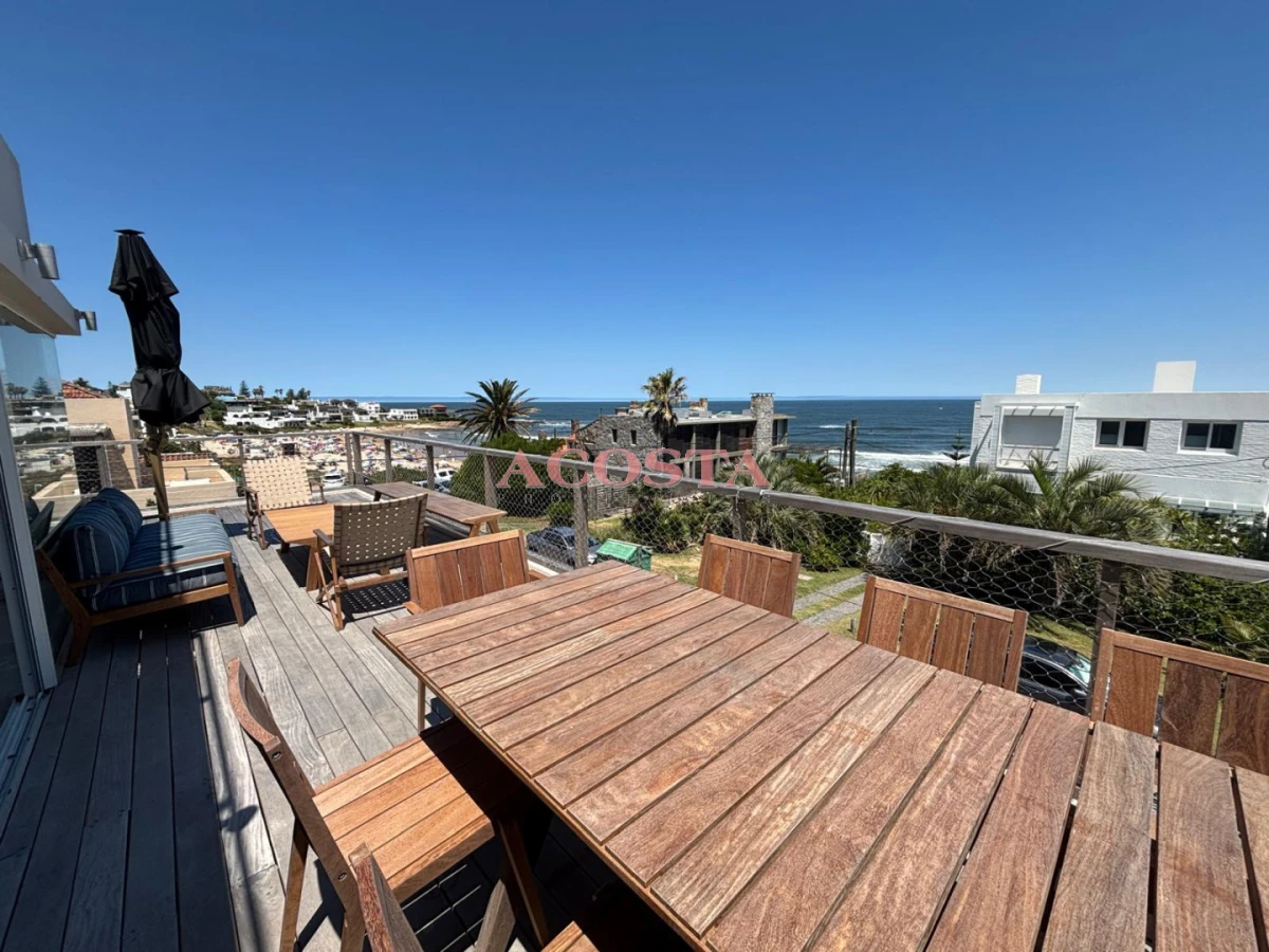 Casa ID.232 - Hermosa casa con vista al mar a metros de Playa Los Cangrejos 