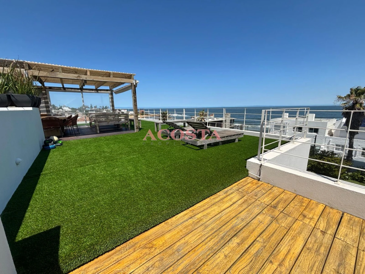 Casa ID.232 - Hermosa casa con vista al mar a metros de Playa Los Cangrejos 