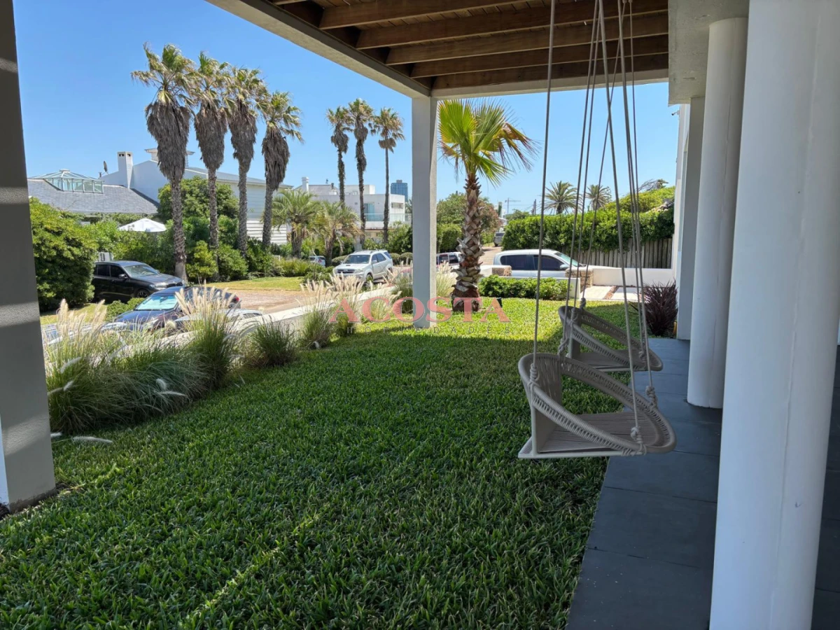 Casa ID.232 - Hermosa casa con vista al mar a metros de Playa Los Cangrejos 