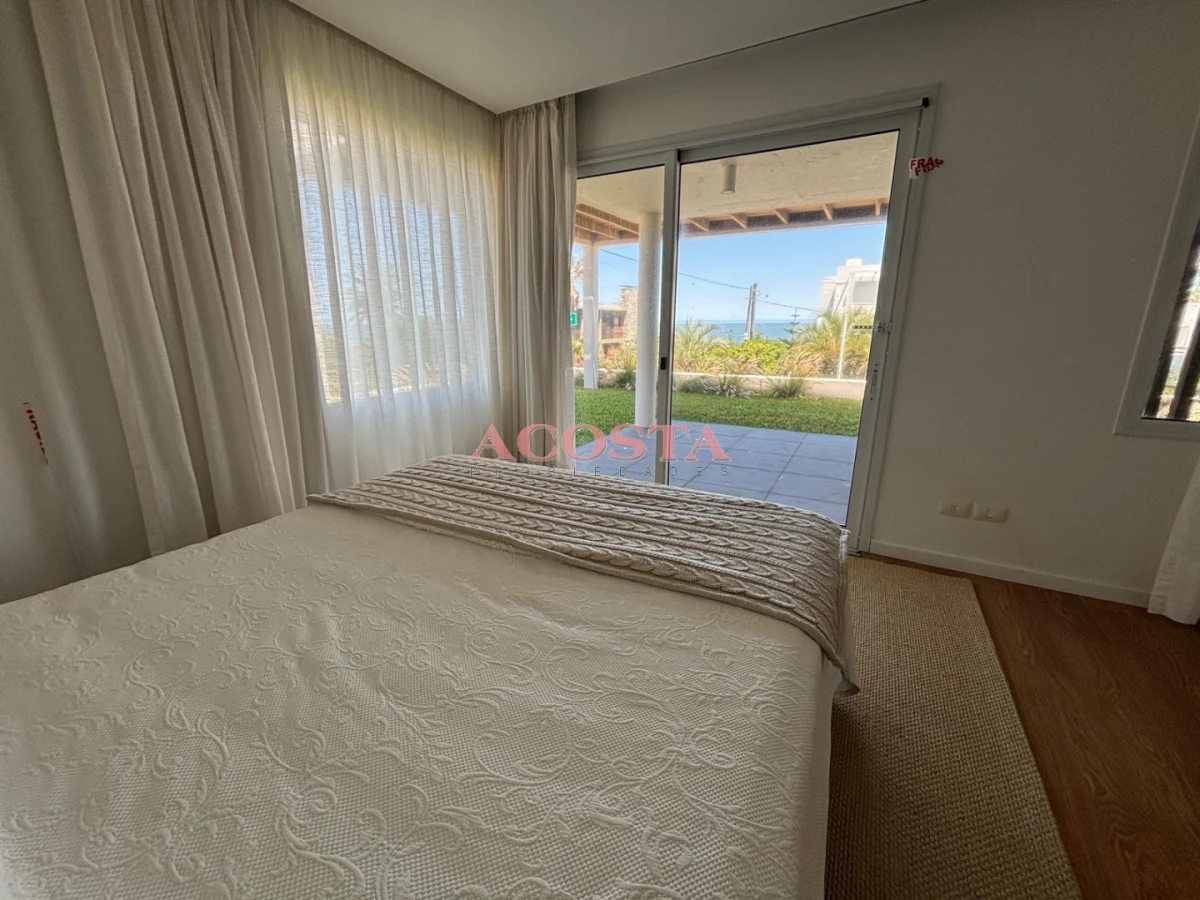 Casa ID.232 - Hermosa casa con vista al mar a metros de Playa Los Cangrejos 