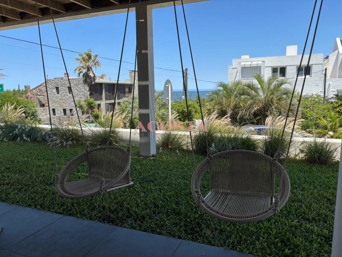 Casa ID.232 - Hermosa casa con vista al mar a metros de Playa Los Cangrejos 