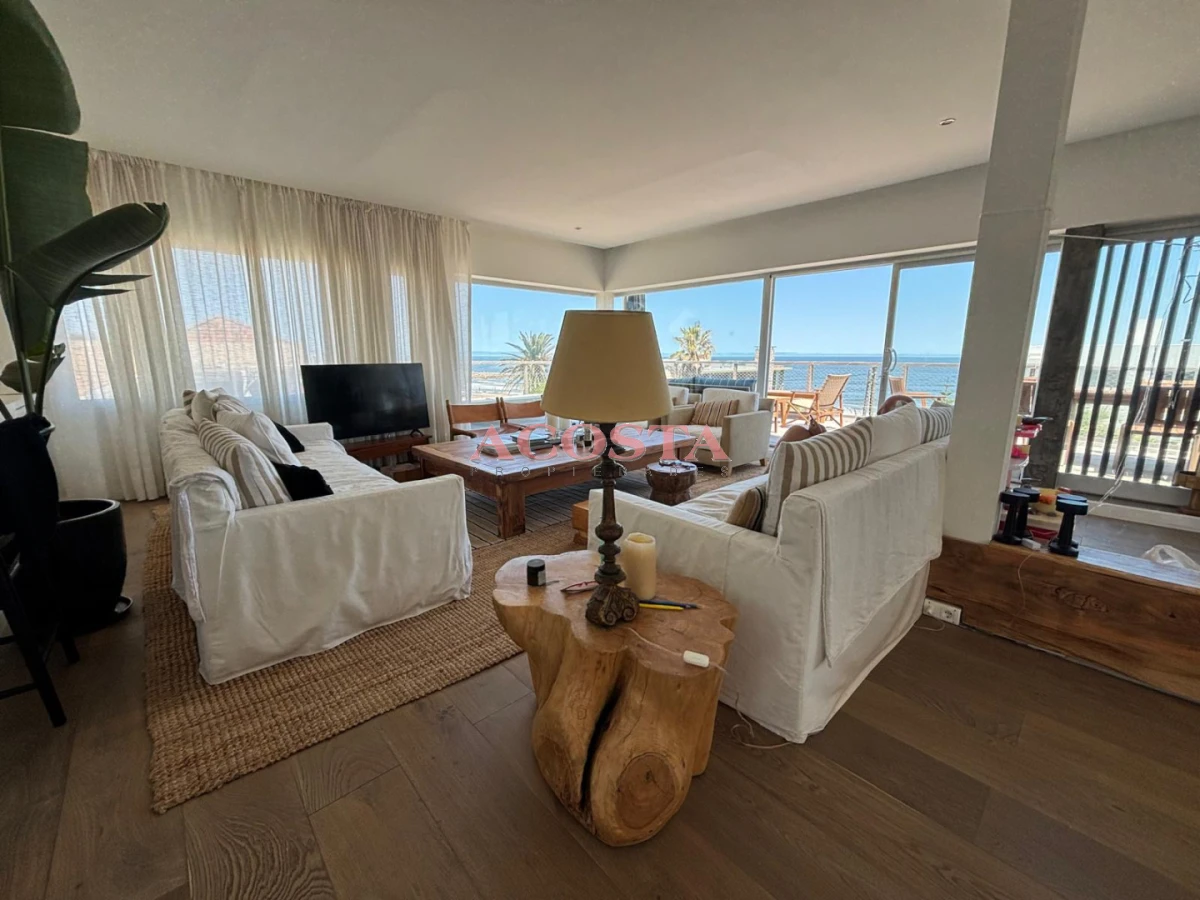 Casa ID.232 - Hermosa casa con vista al mar a metros de Playa Los Cangrejos 