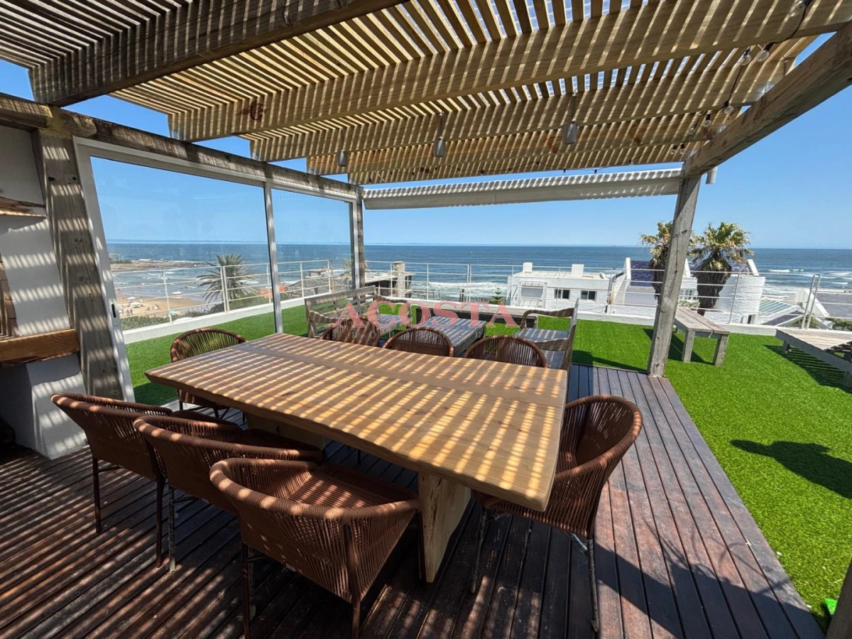 Casa ID.232 - Hermosa casa con vista al mar a metros de Playa Los Cangrejos 