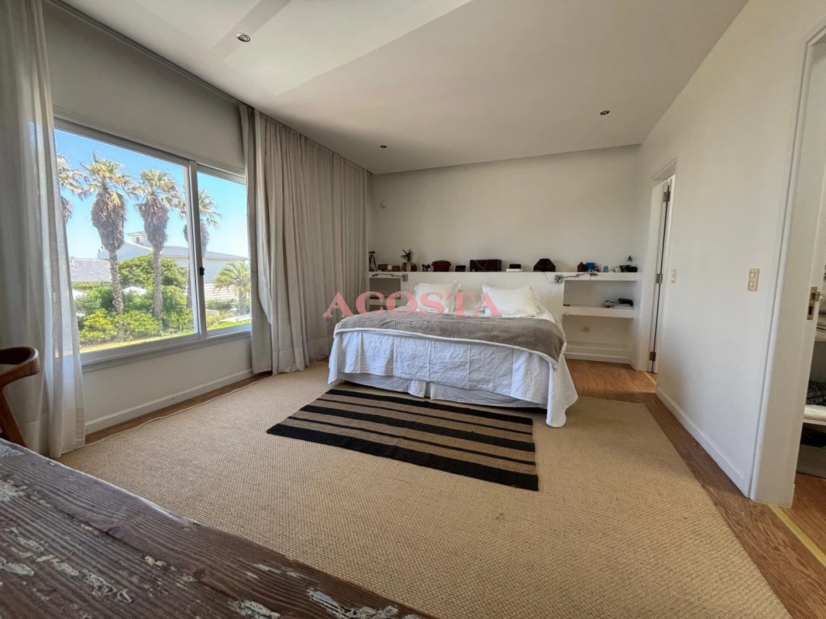 Casa ID.232 - Hermosa casa con vista al mar a metros de Playa Los Cangrejos 