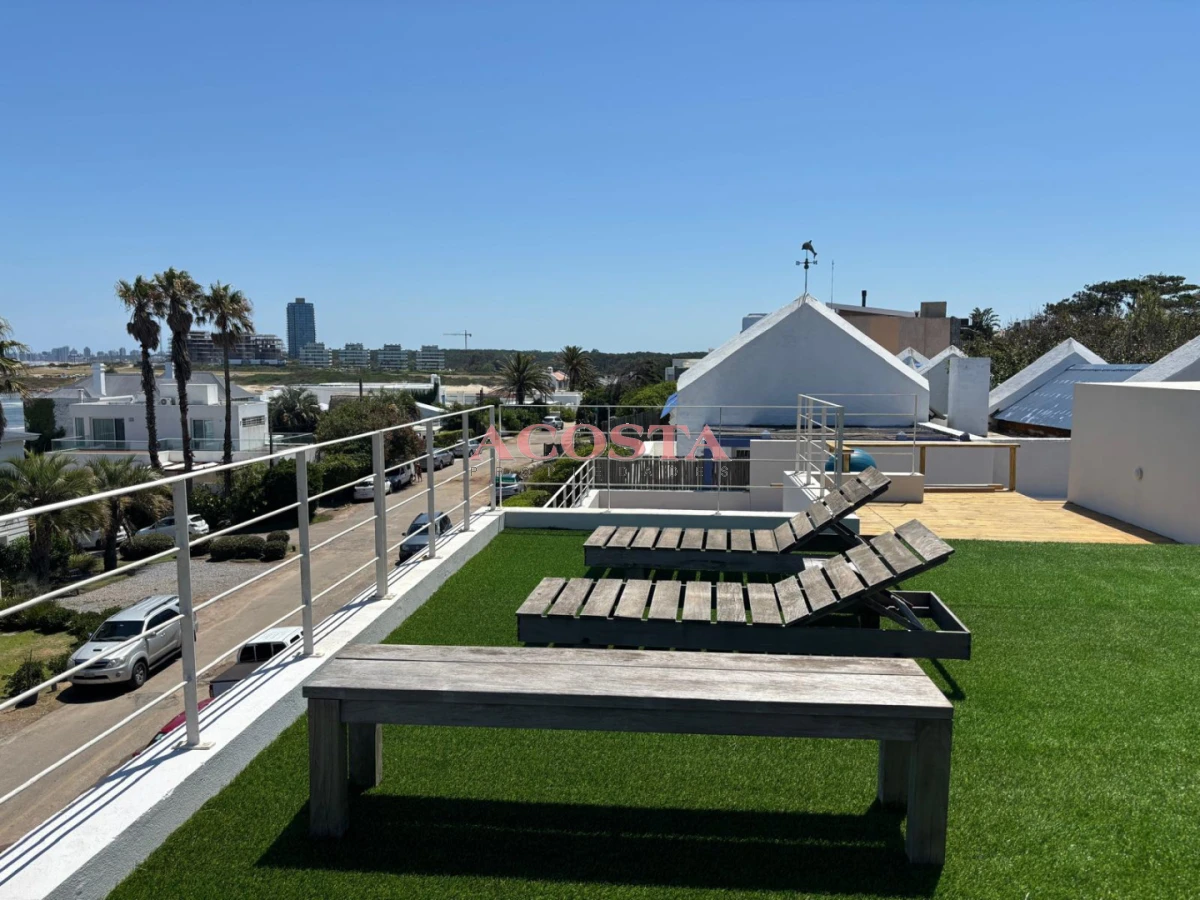 Casa ID.232 - Hermosa casa con vista al mar a metros de Playa Los Cangrejos 