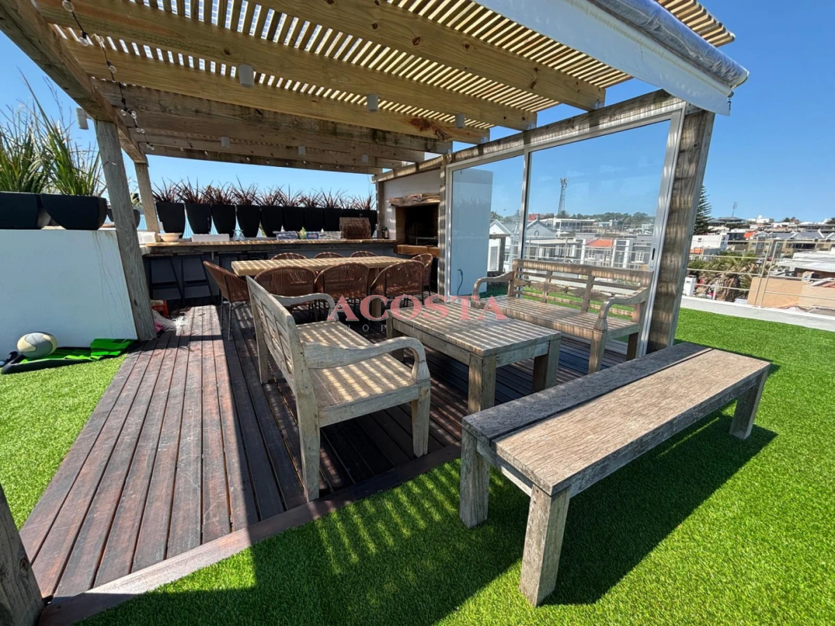 Casa ID.232 - Hermosa casa con vista al mar a metros de Playa Los Cangrejos 