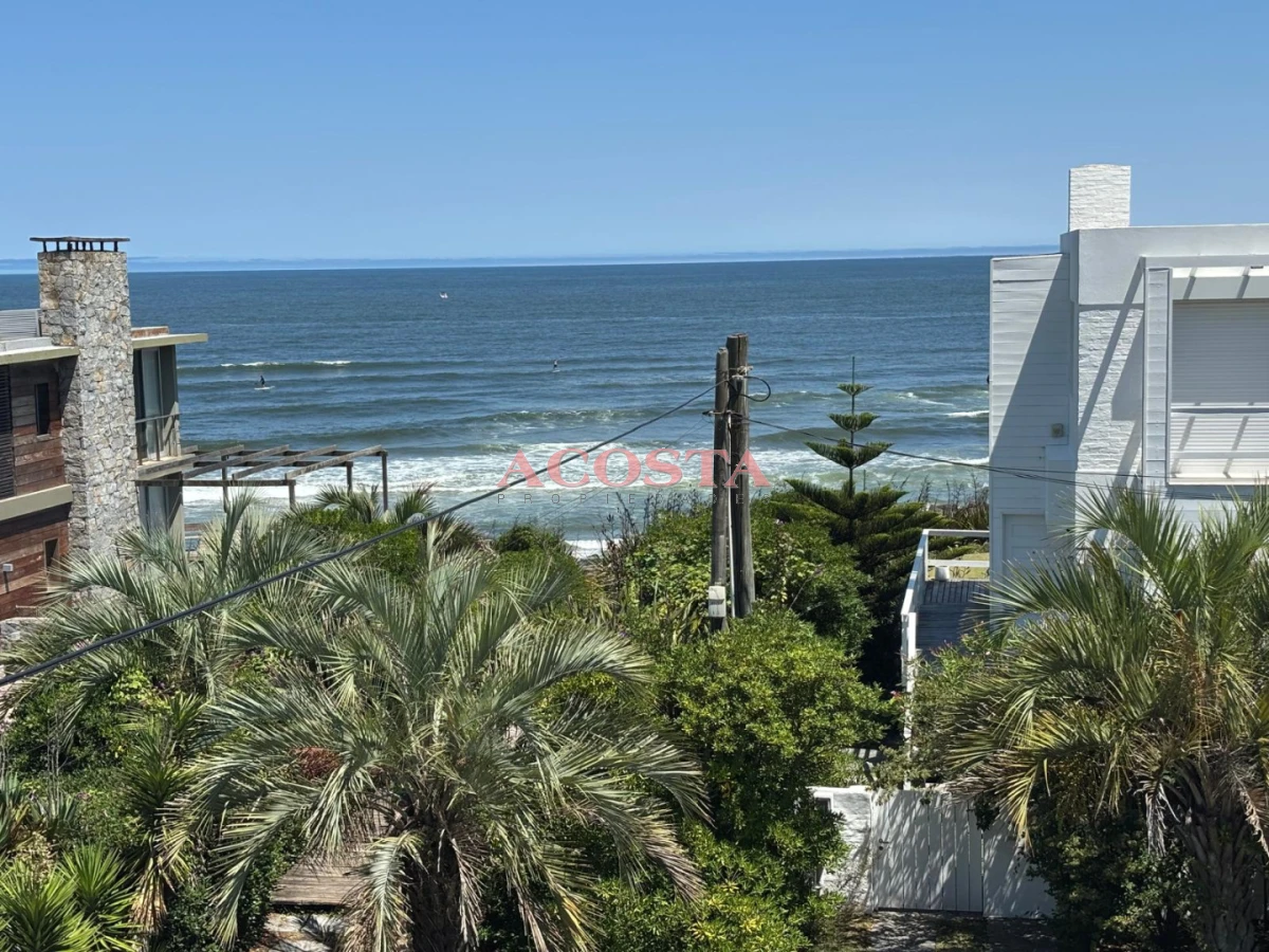 Casa ID.232 - Hermosa casa con vista al mar a metros de Playa Los Cangrejos 