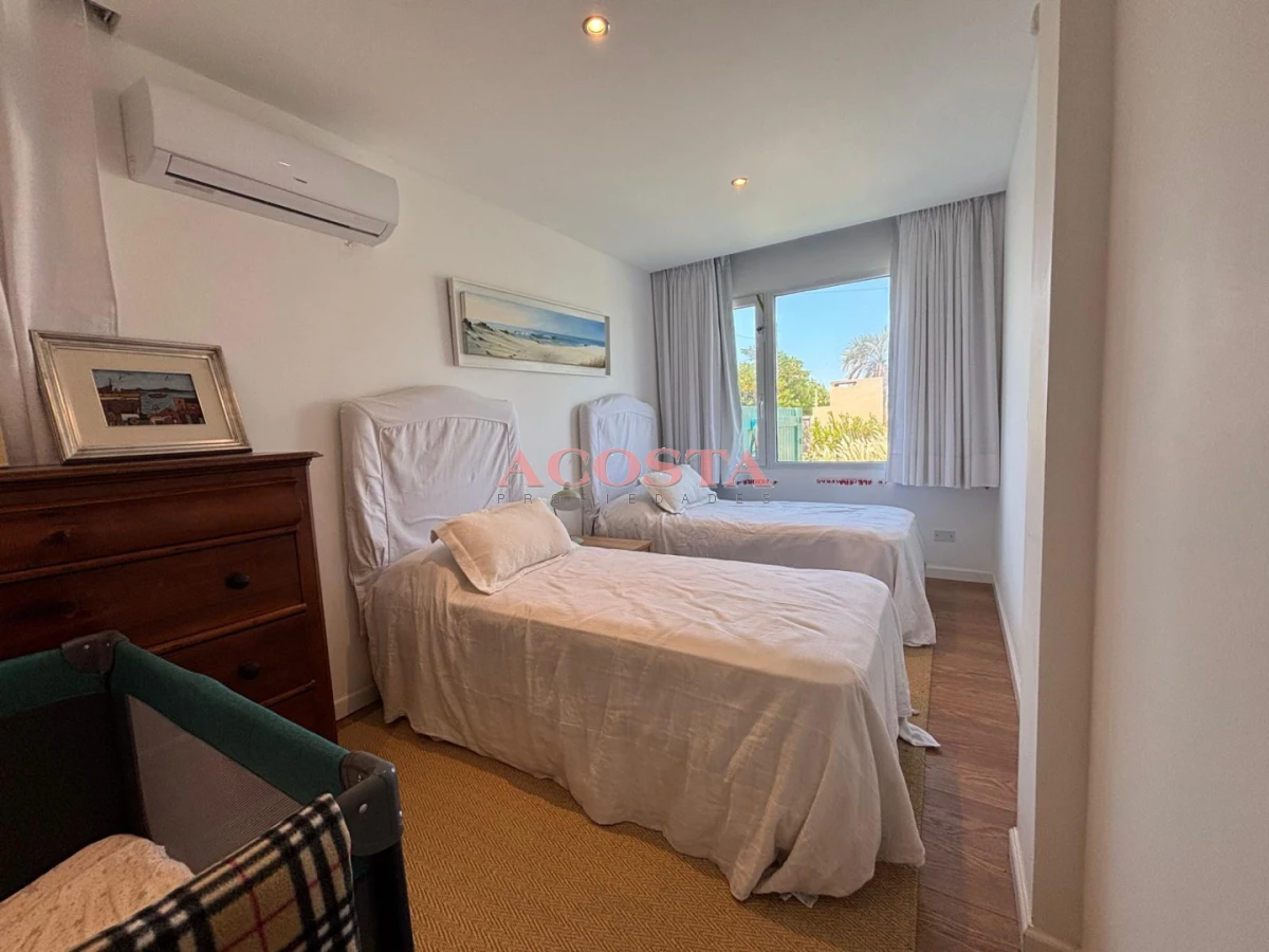 Casa ID.232 - Hermosa casa con vista al mar a metros de Playa Los Cangrejos 