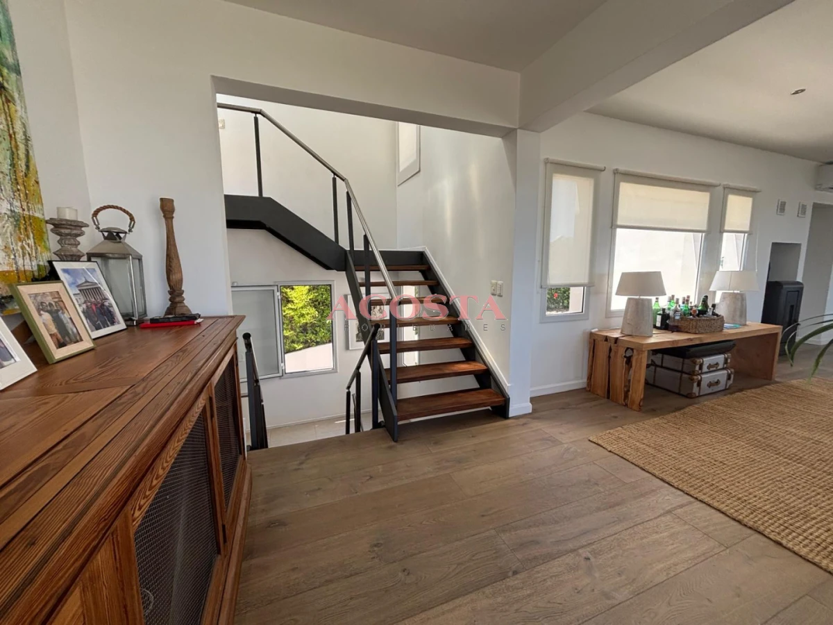 Casa ID.232 - Hermosa casa con vista al mar a metros de Playa Los Cangrejos 