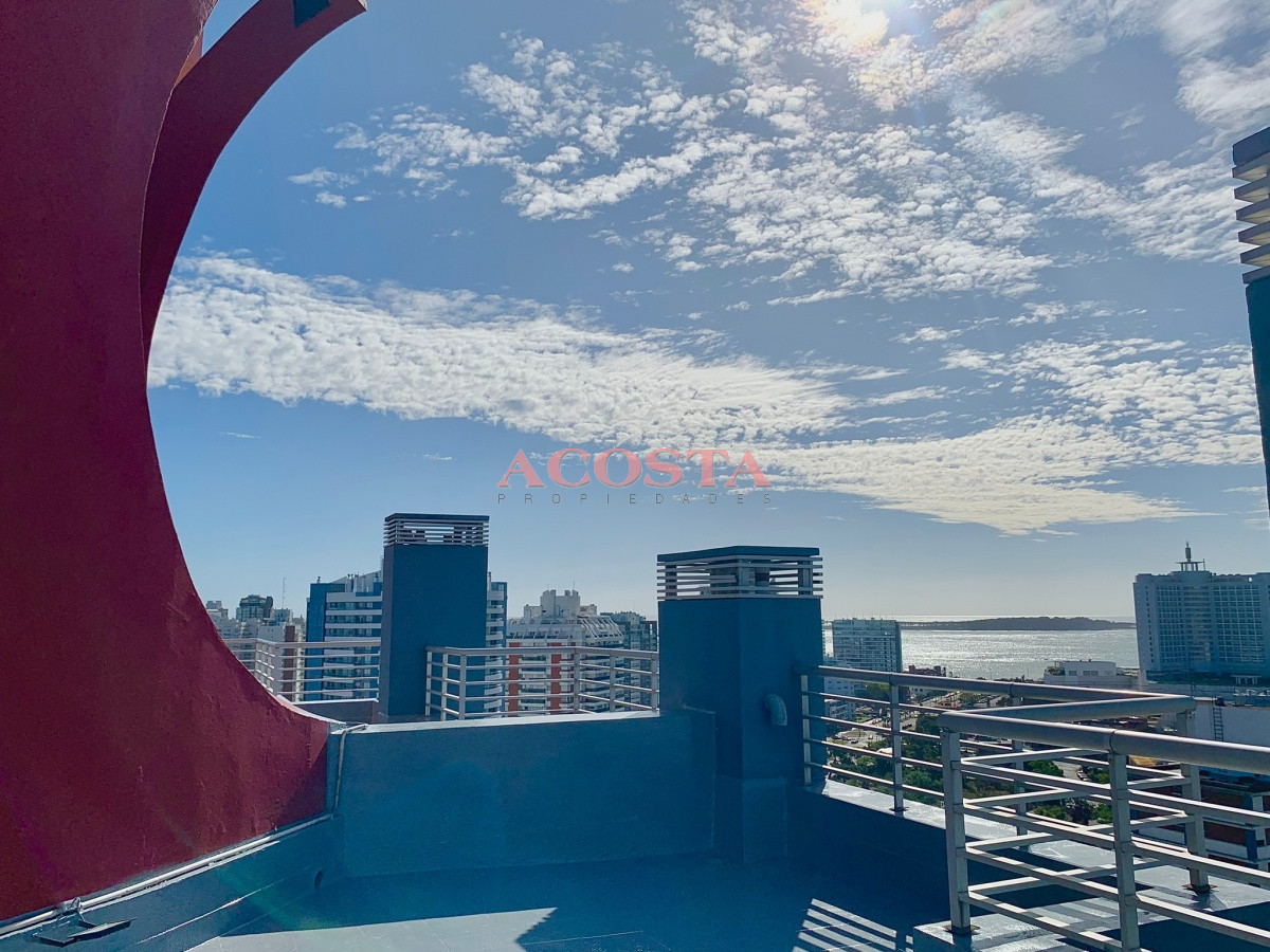 Apartamento ID.152 - pent house en zona de playa brava 